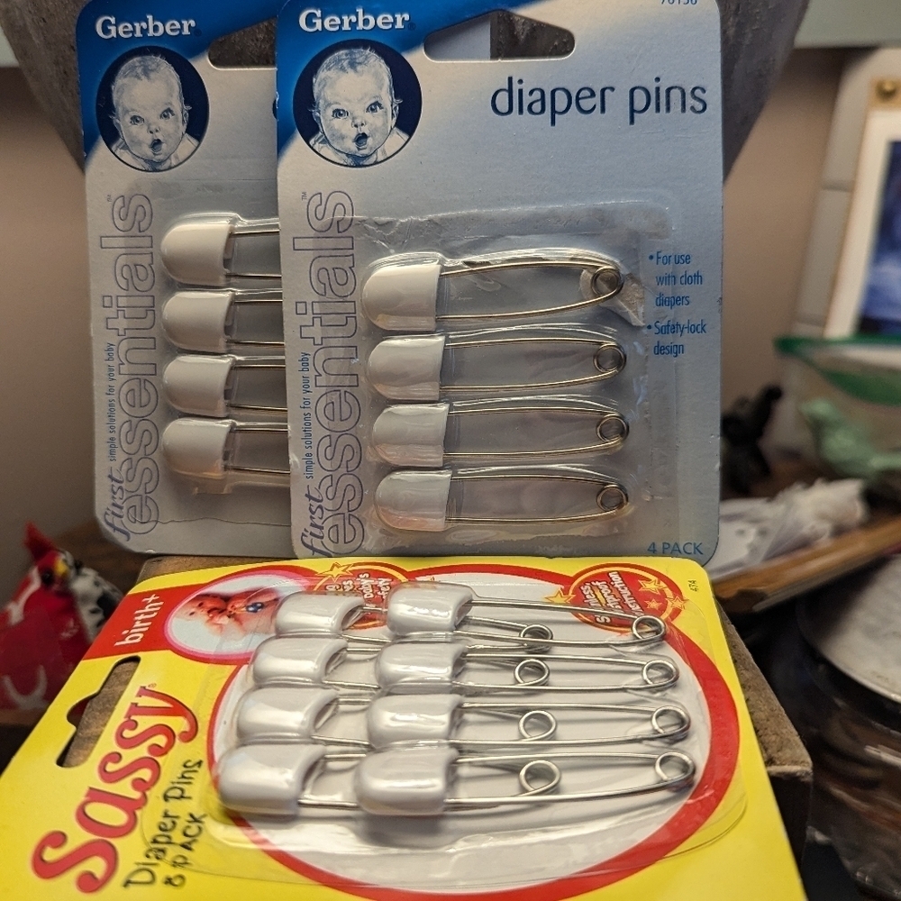 Gerber 8 diaper pins white Sassy 8 pin new in pack, safety lock design NWOT